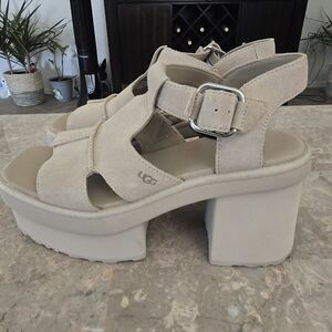 UGG T-Strap platform sandals. (Womens Size 10